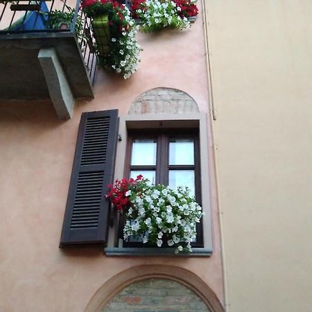 Holiday House Antica Dimora Soggiorni In Langa Centro Storico لا مورّا المظهر الخارجي الصورة