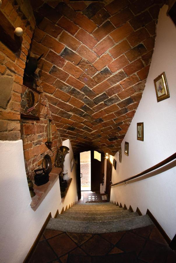 Holiday House Antica Dimora Soggiorni In Langa Centro Storico لا مورّا المظهر الخارجي الصورة
