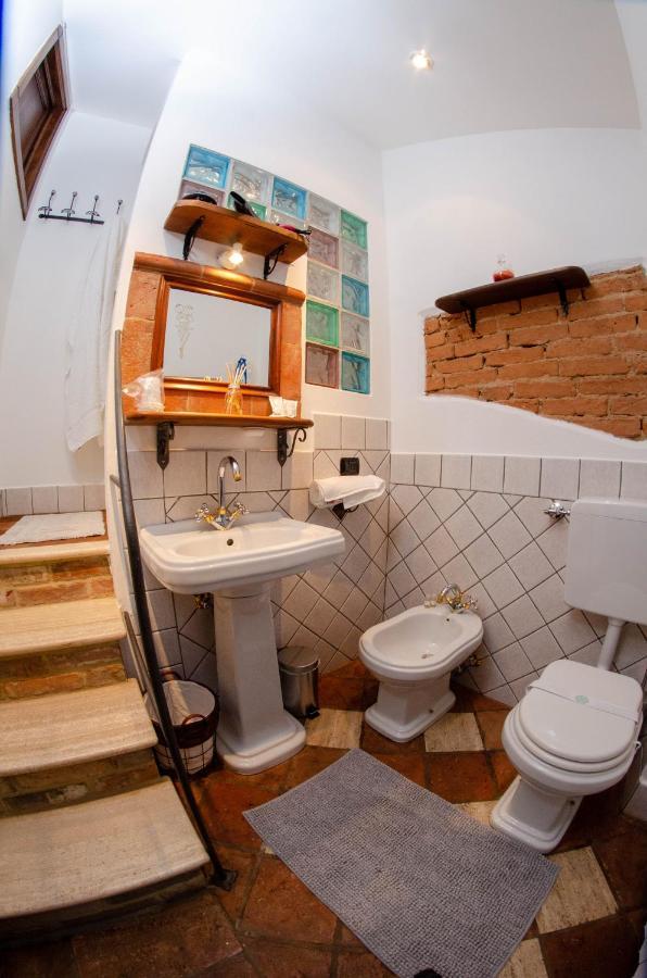 Holiday House Antica Dimora Soggiorni In Langa Centro Storico لا مورّا المظهر الخارجي الصورة