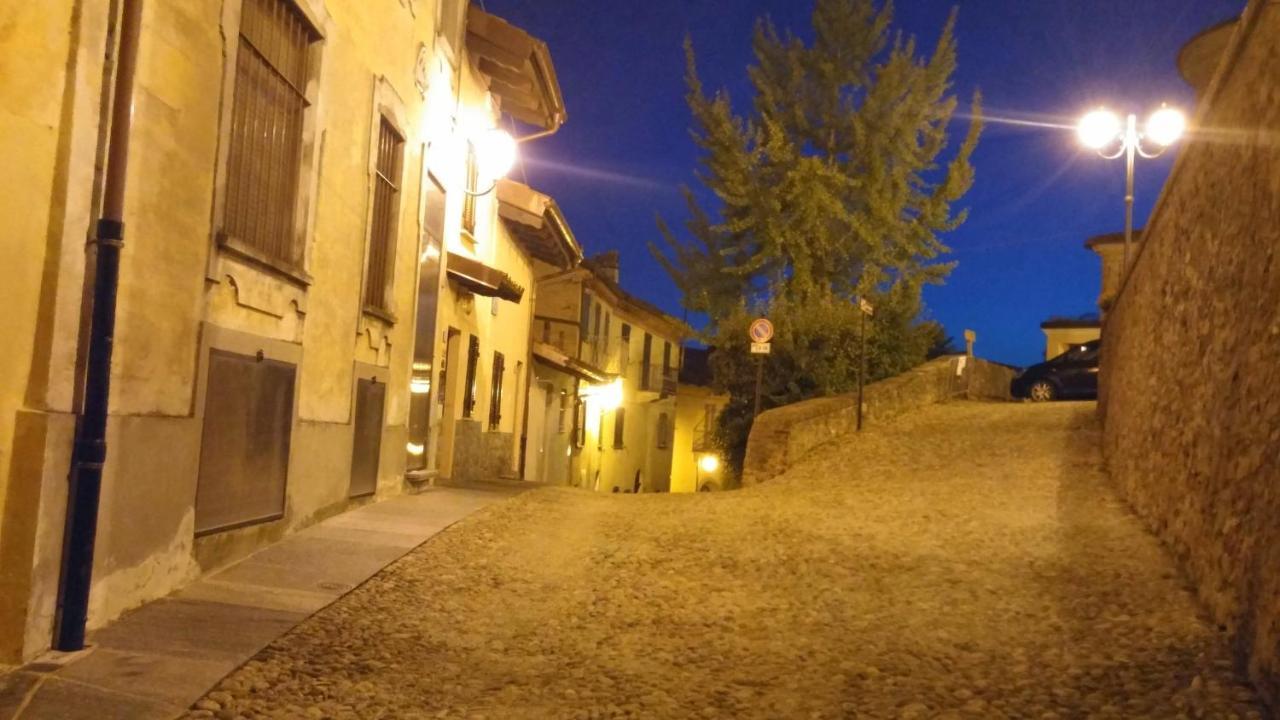 Holiday House Antica Dimora Soggiorni In Langa Centro Storico لا مورّا المظهر الخارجي الصورة