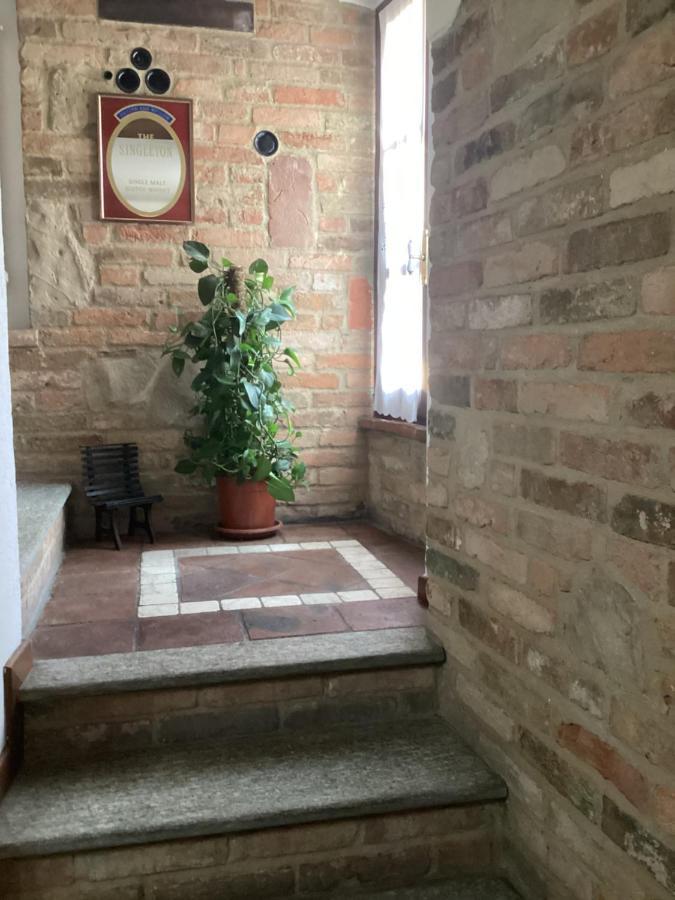 Holiday House Antica Dimora Soggiorni In Langa Centro Storico لا مورّا المظهر الخارجي الصورة