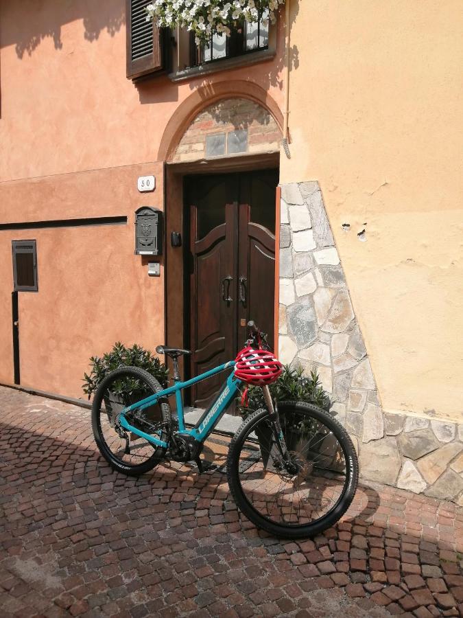 Holiday House Antica Dimora Soggiorni In Langa Centro Storico لا مورّا المظهر الخارجي الصورة